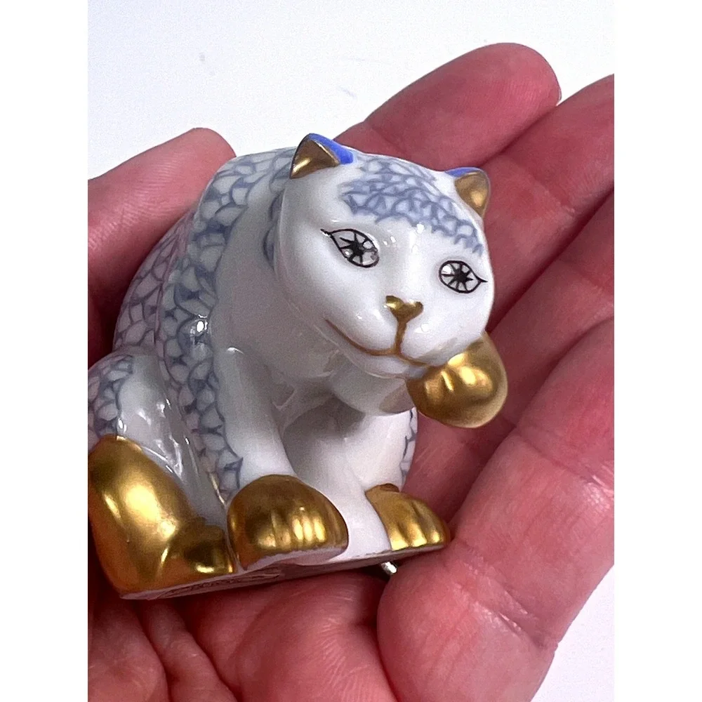 Franklin Mint Curio Cabinet Cat Collection 1988 Blue Fish Scale Design GP Accent